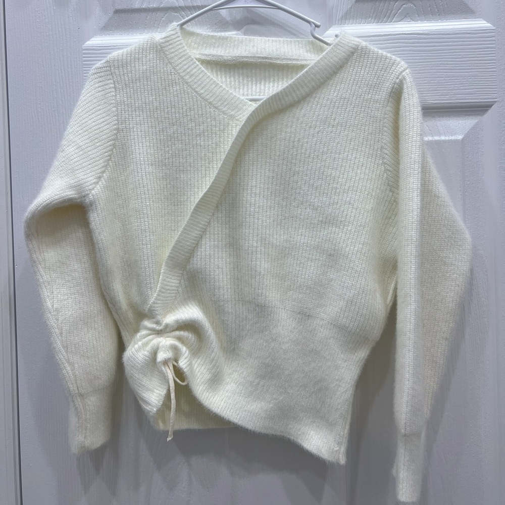 White cozy sweater NWT/EUC